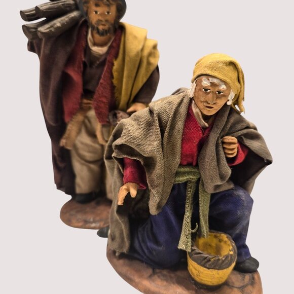 Beautiful, hand-crafted, 8-piece, fabric mache nativity scene - Picture 4 of 8